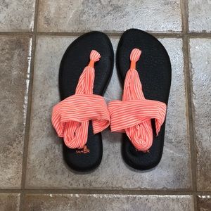 Sanuk Size 9 Sandals